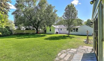 9 Roberta Dr, Barrington, RI 02806