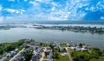 8 Green Acres Dr, Narragansett, RI 02882