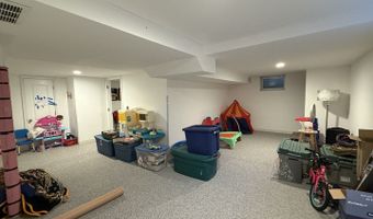 1550 W GOLDENGATE Dr, Addison, IL 60101