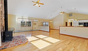 9 Snug Harbor Rd, Belgrade, ME 04917