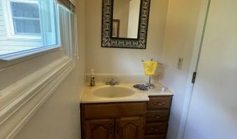 2105 Oakridge Dr, Ava, MO 65608