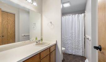 827 E WINDFIELD Pl, Appleton, WI 54911