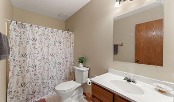 4815 120th St W, Apple Valley, MN 55124