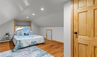 72 Windsor Park Dr, Coventry, RI 02816