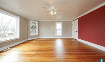 111 N 6th St, Beresford, SD 57004