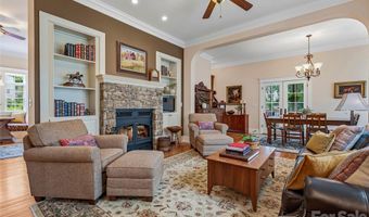 76 Edgelawn Rd, Asheville, NC 28804