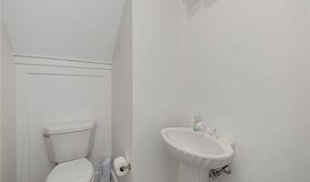 42 Camden Rd, Narragansett, RI 02882