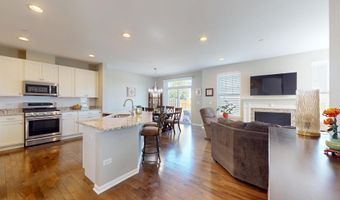 3221 N Heritage Ln, Arlington Heights, IL 60004