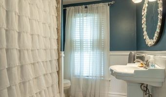 111 4th St, Apalachicola, FL 32320