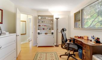 2700 N DINWIDDIE St N, Arlington, VA 22207