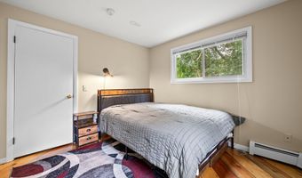 7 Tamarack Dr, Clinton, CT 06413