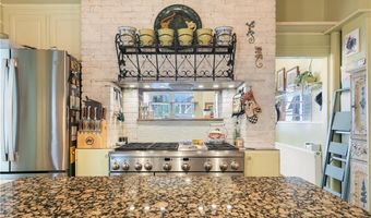15 Ayrault St, Newport, RI 02840