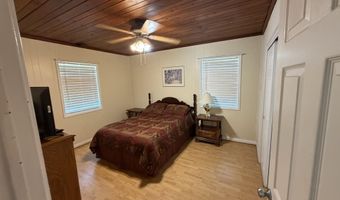 379 Lakepoint Rd, Alford, FL 32420