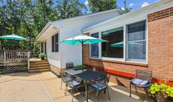 6916 PACIFIC Ln, Annandale, VA 22003