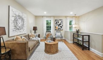 1305 E ABINGDON Dr 2, Alexandria, VA 22314
