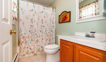 65 Jeri Lynn Cir, Warwick, RI 02886