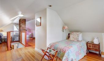 24 Hunter Ave, Newport, RI 02840