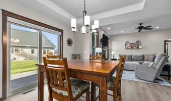 2712 W FALLEN OAK Dr, Appleton, WI 54913