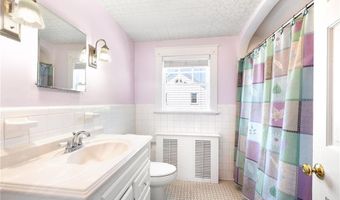 36 Kay Blvd, Newport, RI 02840