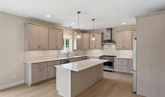 413 New River Rd, Lincoln, RI 02838