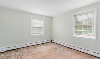 61 Applegate Rd, Cranston, RI 02920