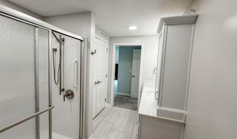 2205 Green Hills Dr 1211, Ames, IA 50014