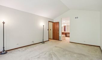 761 Mayfair Ln, Algonquin, IL 60102