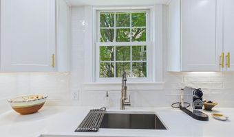 1059 Washington St, Bath, ME 04530