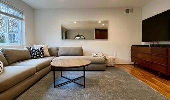 4118 18TH Road N Unit Middle Floor Middle Floor, Arlington, VA 22207