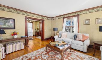 99 Roseneath Ave, Newport, RI 02840