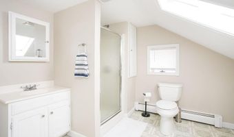 45 Holland St, Newport, RI 02840