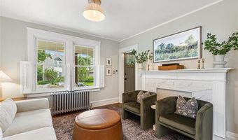 15 Berwick Pl, East Providence, RI 02916