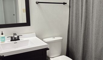 6826 Earlswood Dr, Indianapolis, IN 46217