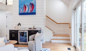 247 Glen Hill Dr, North Kingstown, RI 02874