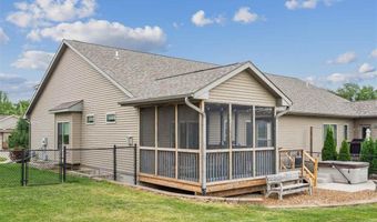 1217 Copper Mountain Dr, North Liberty, IA 52317
