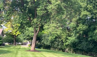 925 S WEST Ct, Appleton, WI 54915