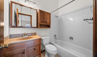 760 Woodside Trails Dr 203, Ballwin, MO 63021