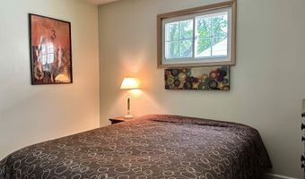 424 Hilltop Rd, Ames, IA 50014