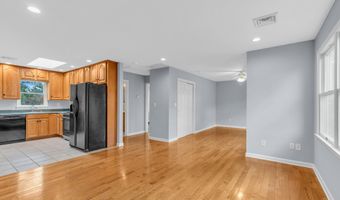 575 Clinton Ave, Belford, NJ 07718