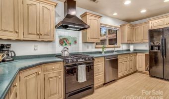 111 Hidden Pond Ln, Asheville, NC 28804