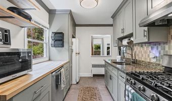 24 Westlyn Ct, Albany, NY 12203