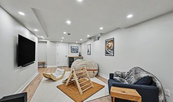 586 Kuehnle Ave, Ann Arbor, MI 48103