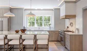 157 Ellery Ave, Middletown, RI 02842