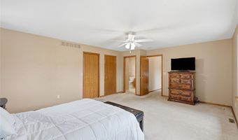 1209 8th Ave SE, Altoona, IA 50009