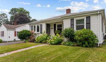1107 Hope St, Bristol, RI 02809