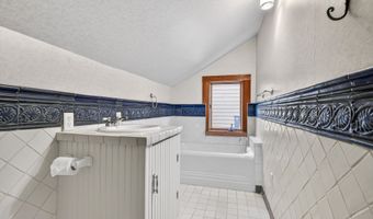 19 Gresham St, Ashland, OR 97520
