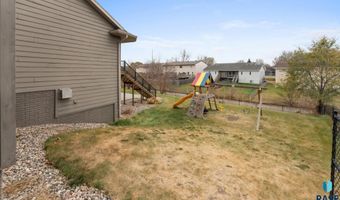 816 N Snowberry Cir, Brandon, SD 57005