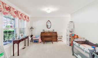 305 BUCKINGHAM Dr, Algonquin, IL 60102