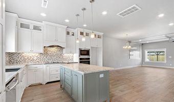 404 NW Retreat Ln, Bentonville, AR 72712