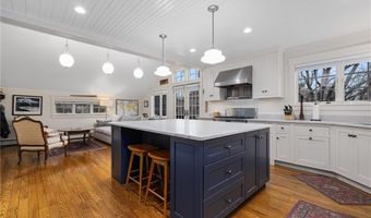 56 Summerfield Ln, Middletown, RI 02842